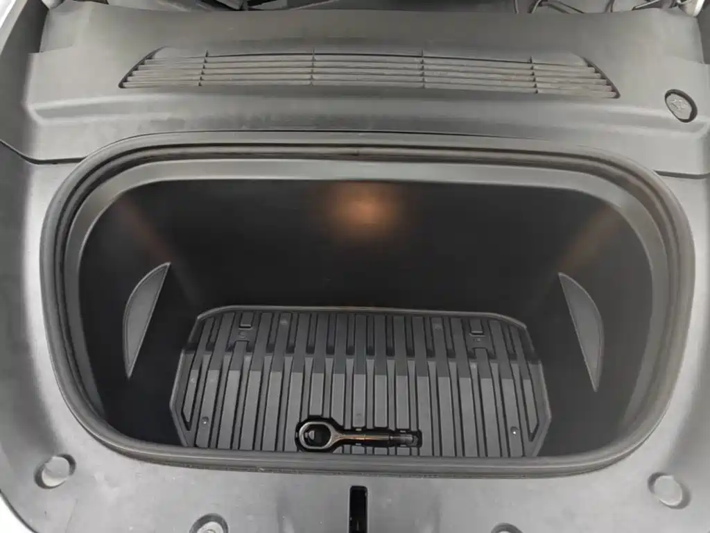 Tesla Model Y — фото 20