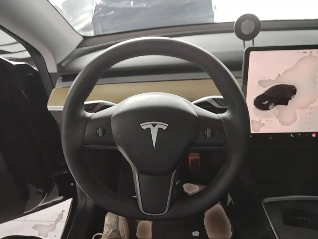 Tesla Model Y — фото 11