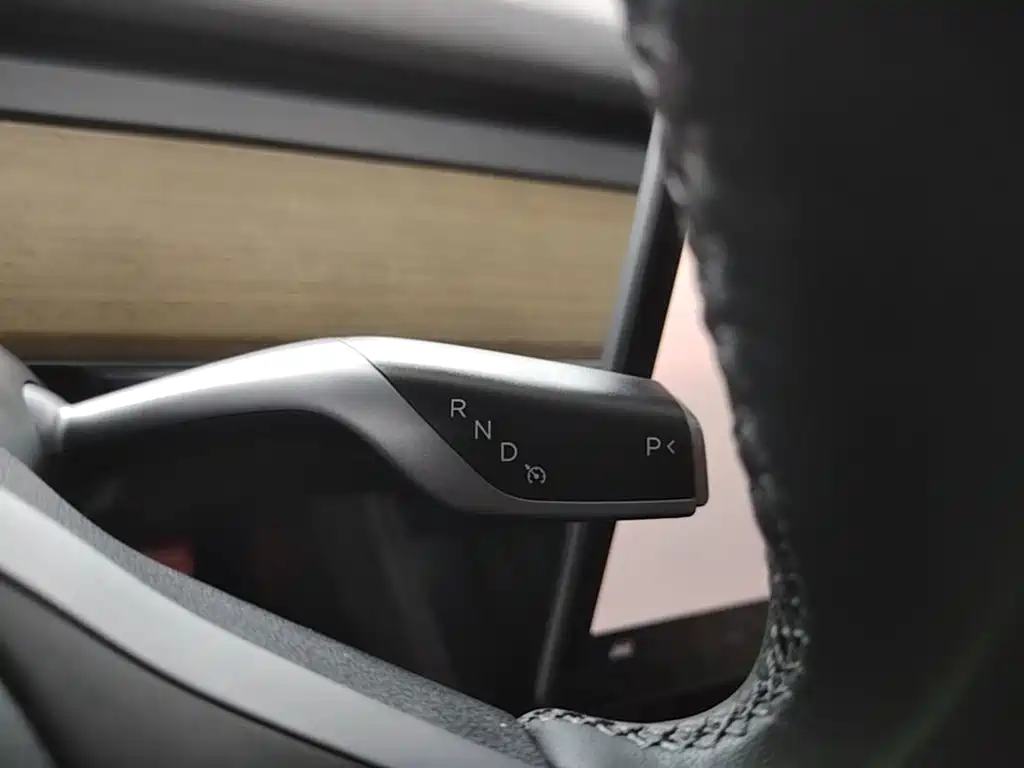 Tesla Model Y — фото 14
