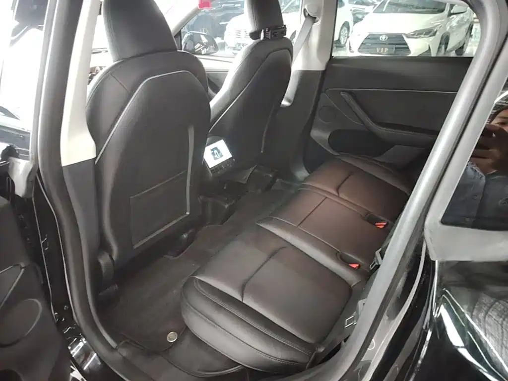 Tesla Model Y — фото 17