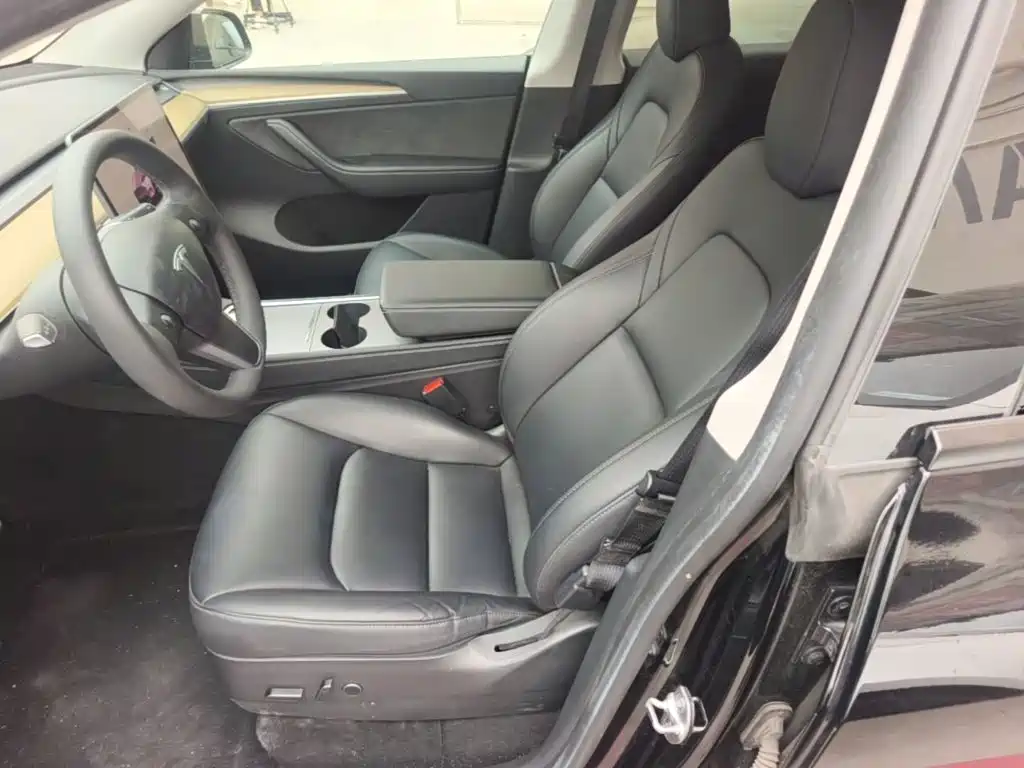 Tesla Model Y — фото 15