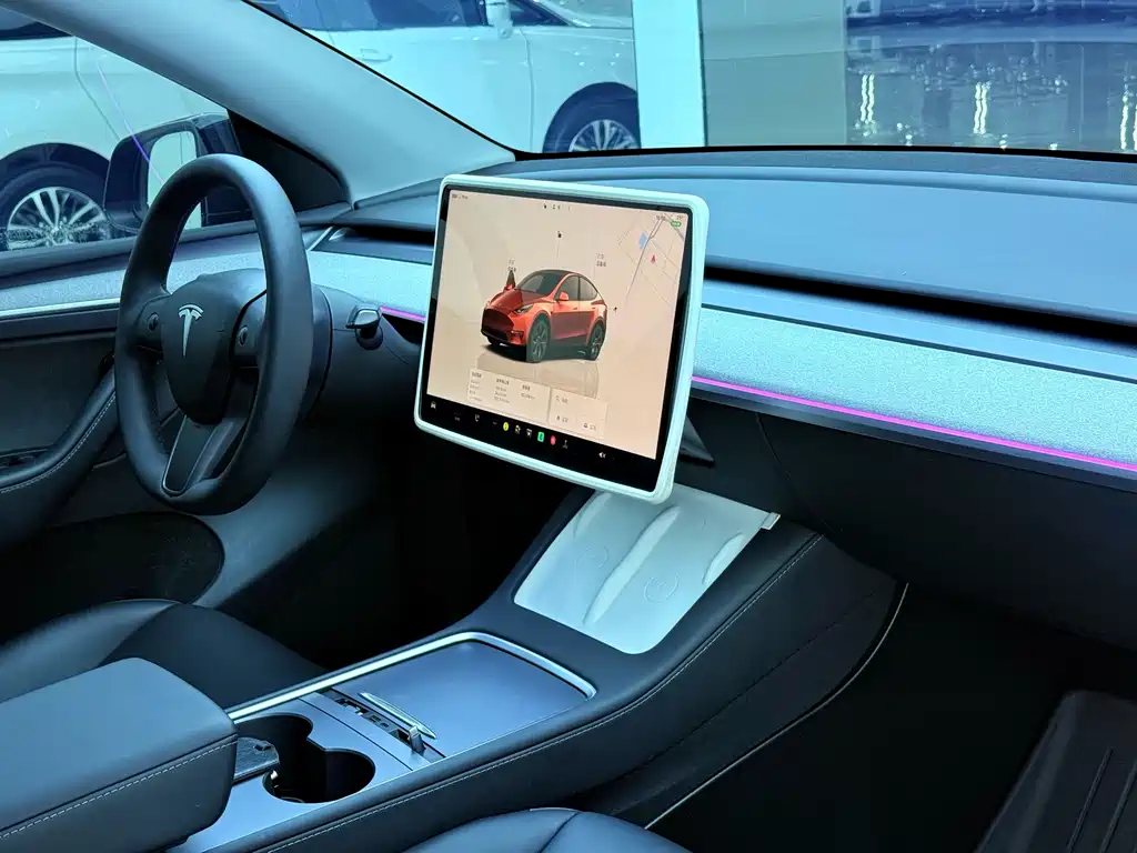 Tesla Model Y — фото 6