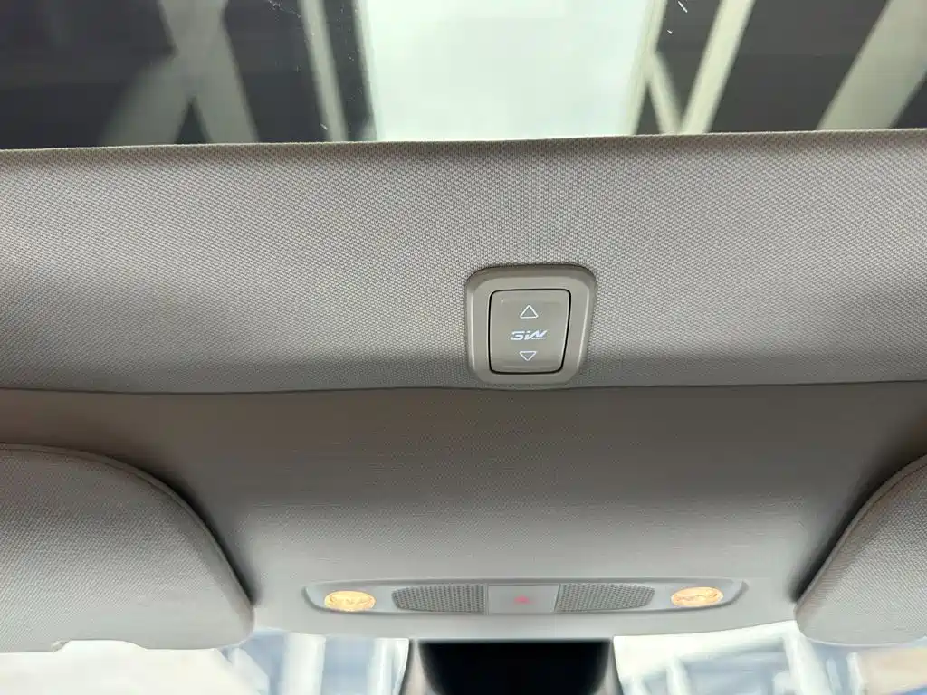 Tesla Model Y — фото 15