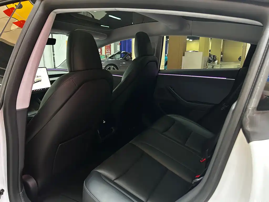 Tesla Model 3 — фото 11