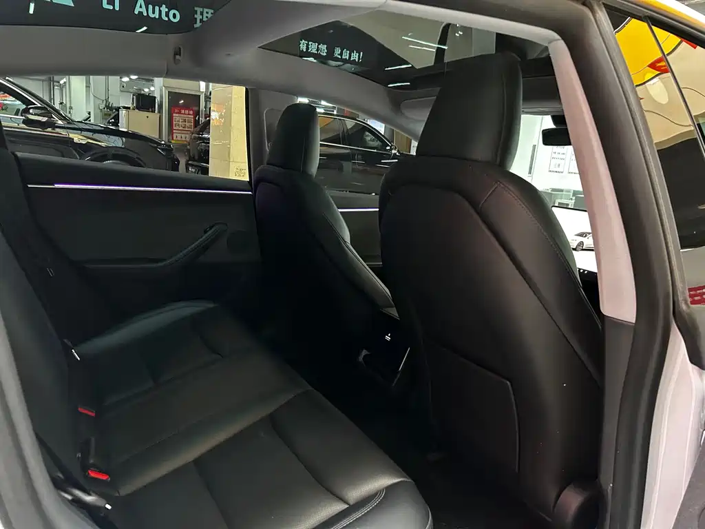 Tesla Model 3 — фото 14
