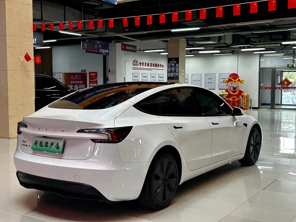 Tesla Model 3 — фото 4