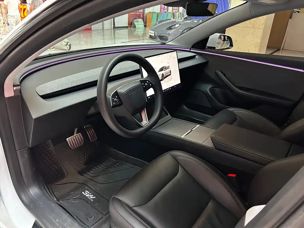 Tesla Model 3 — фото 10