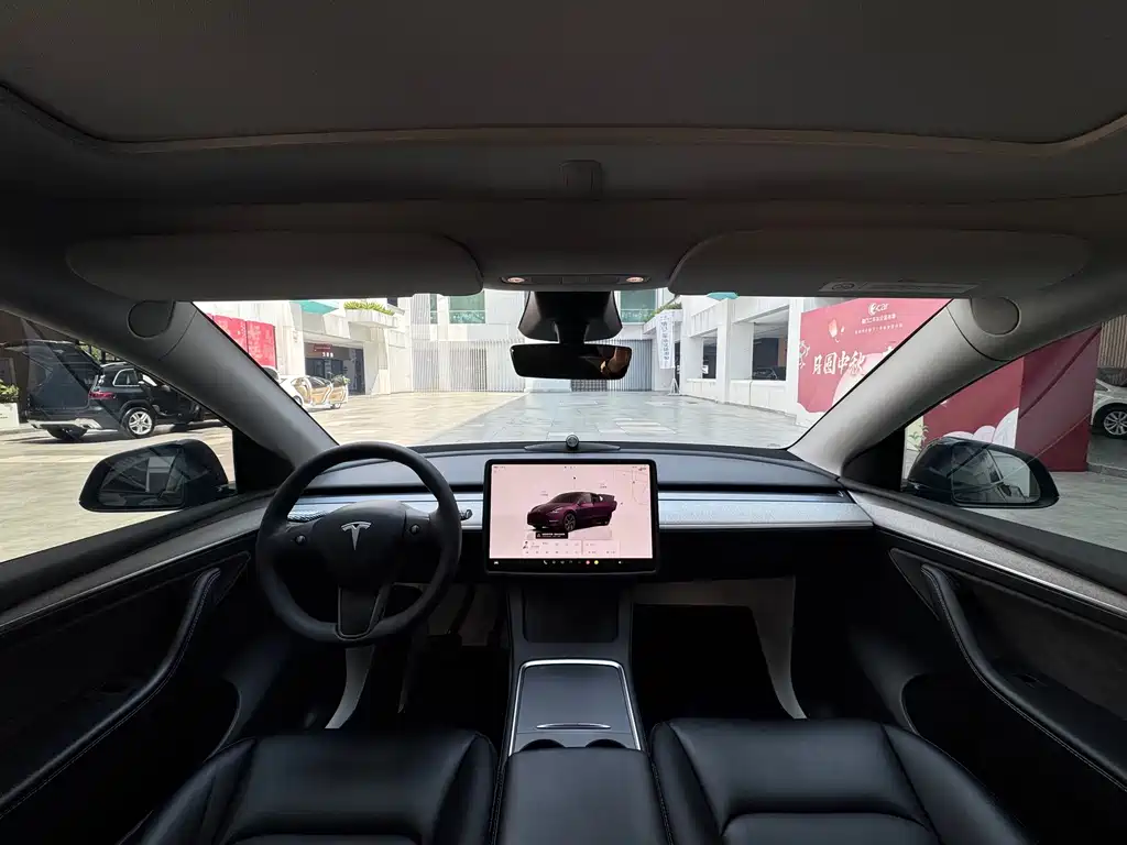 Tesla Model Y — фото 10
