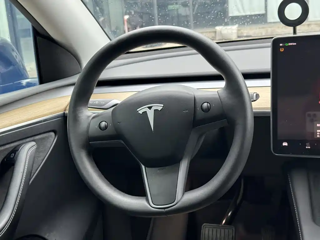Tesla Model Y — фото 7