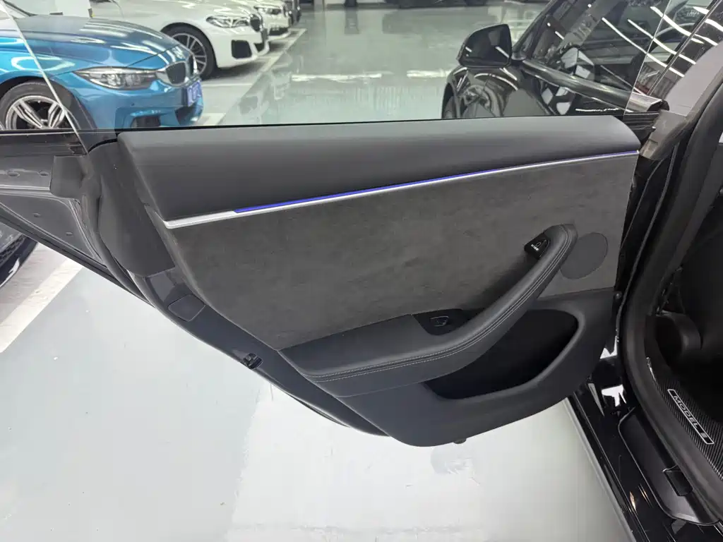 Tesla Model 3 — фото 15