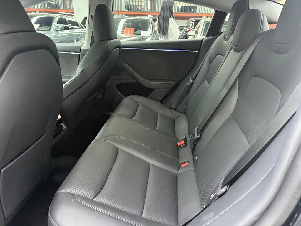 Tesla Model 3 — фото 16