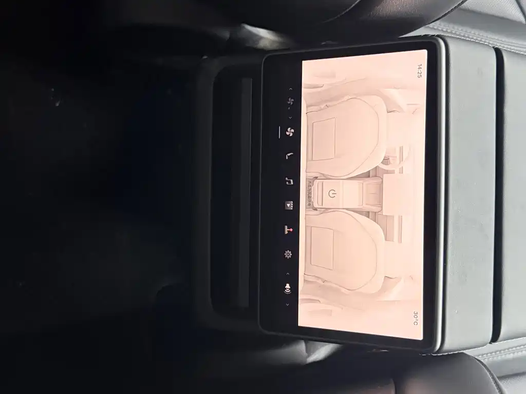 Tesla Model 3 — фото 17