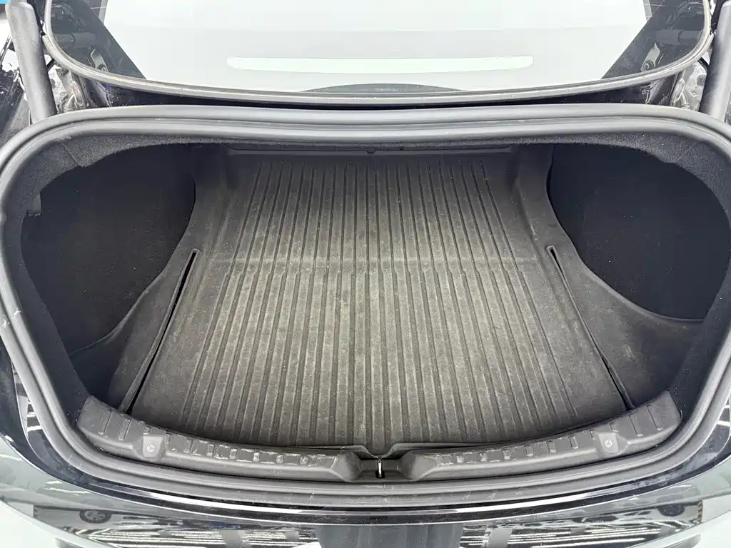Tesla Model 3 — фото 29