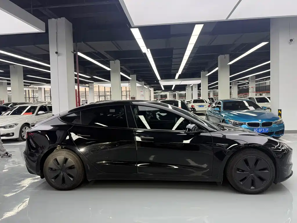 Tesla Model 3 — фото 4