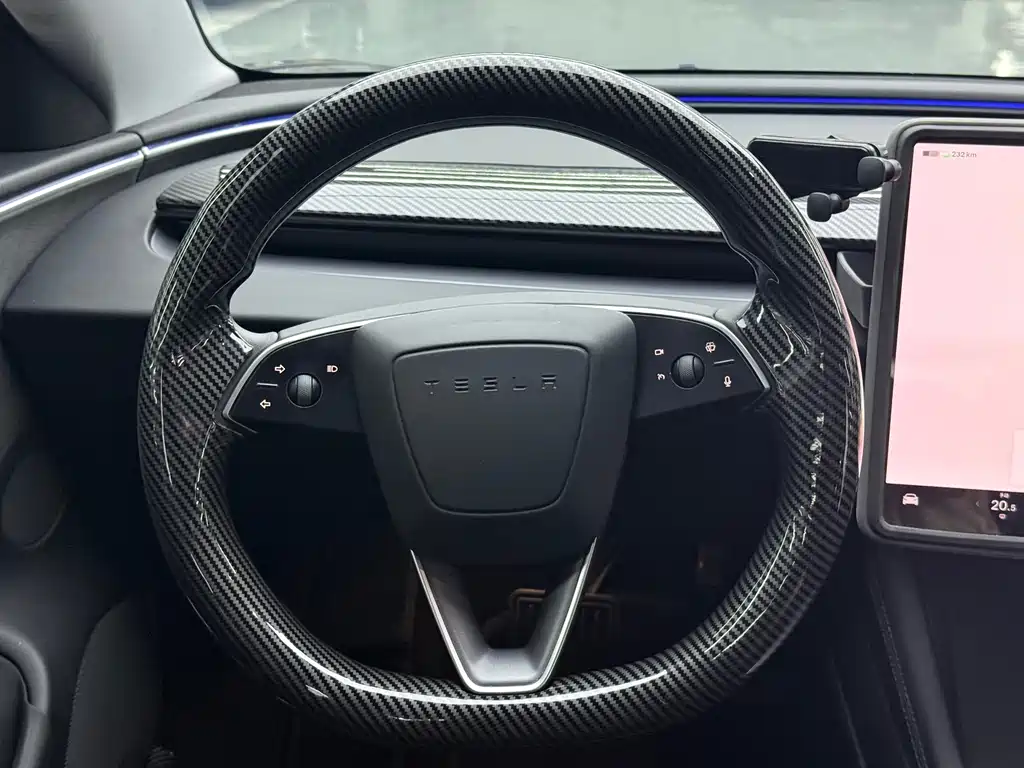 Tesla Model 3 — фото 10