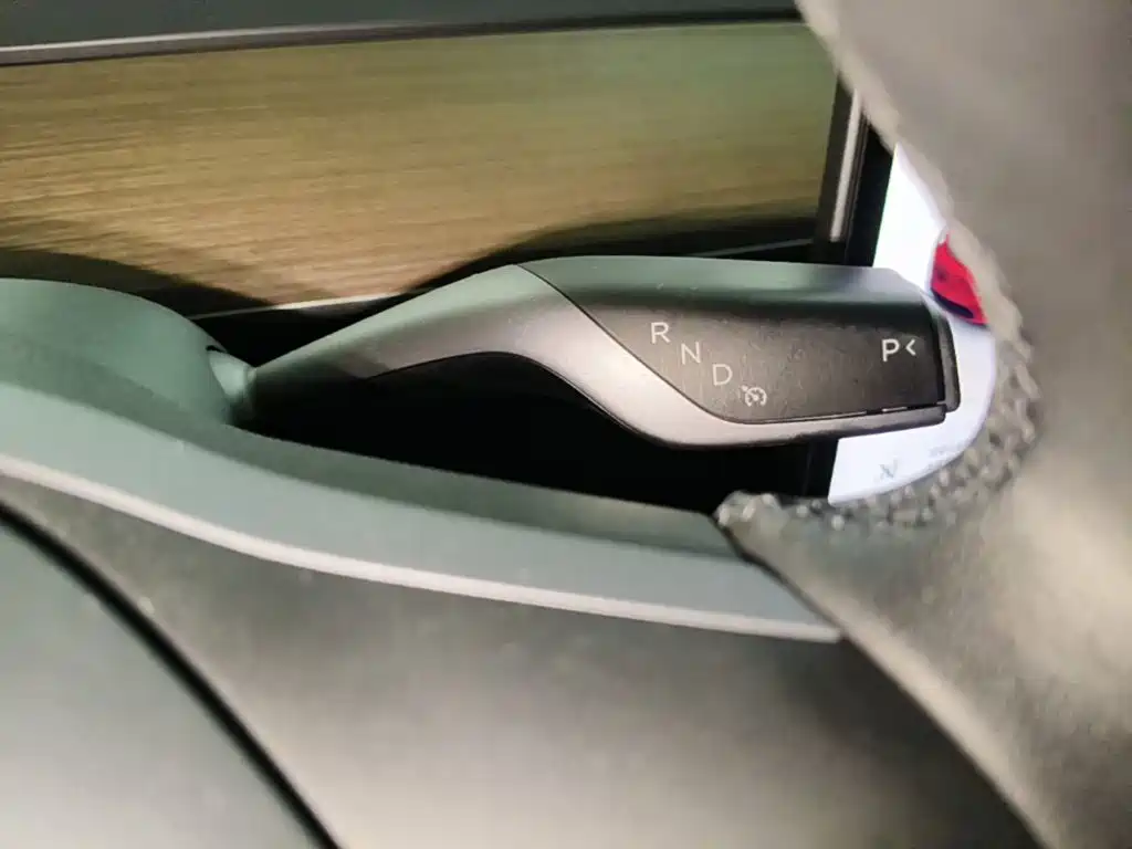 Tesla Model Y — фото 14