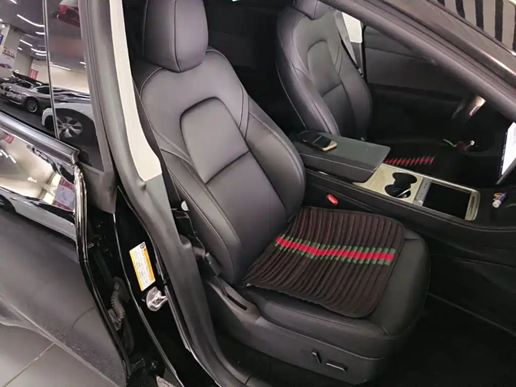 Tesla Model Y — фото 25