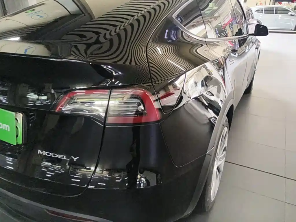 Tesla Model Y — фото 8