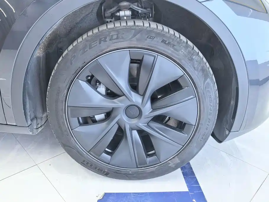 Tesla Model Y — фото 6