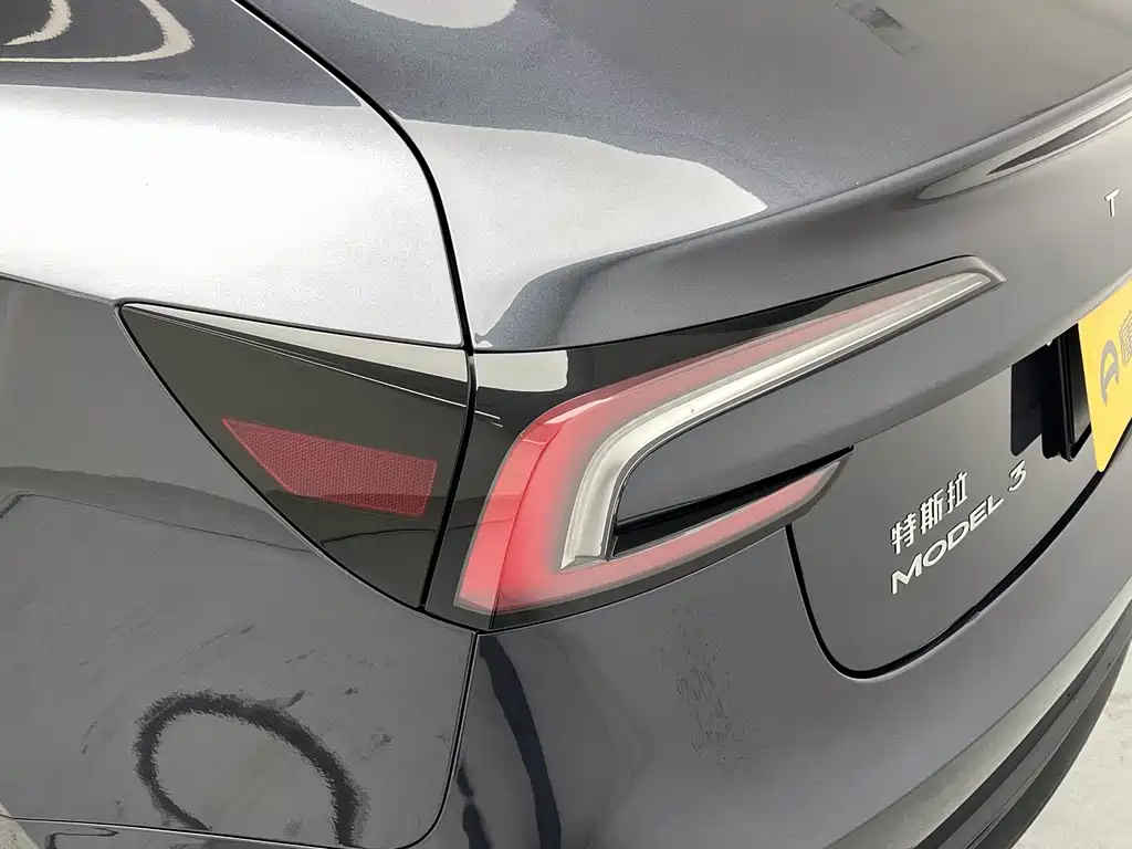 Tesla Model 3 — фото 11