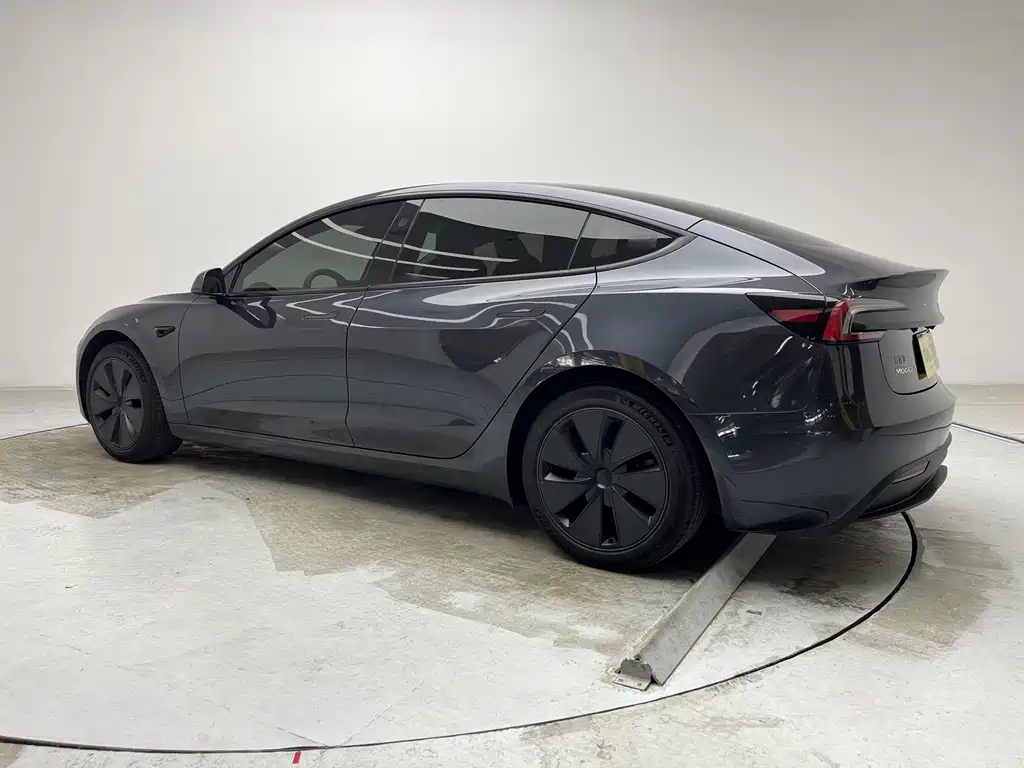 Tesla Model 3 — фото 14