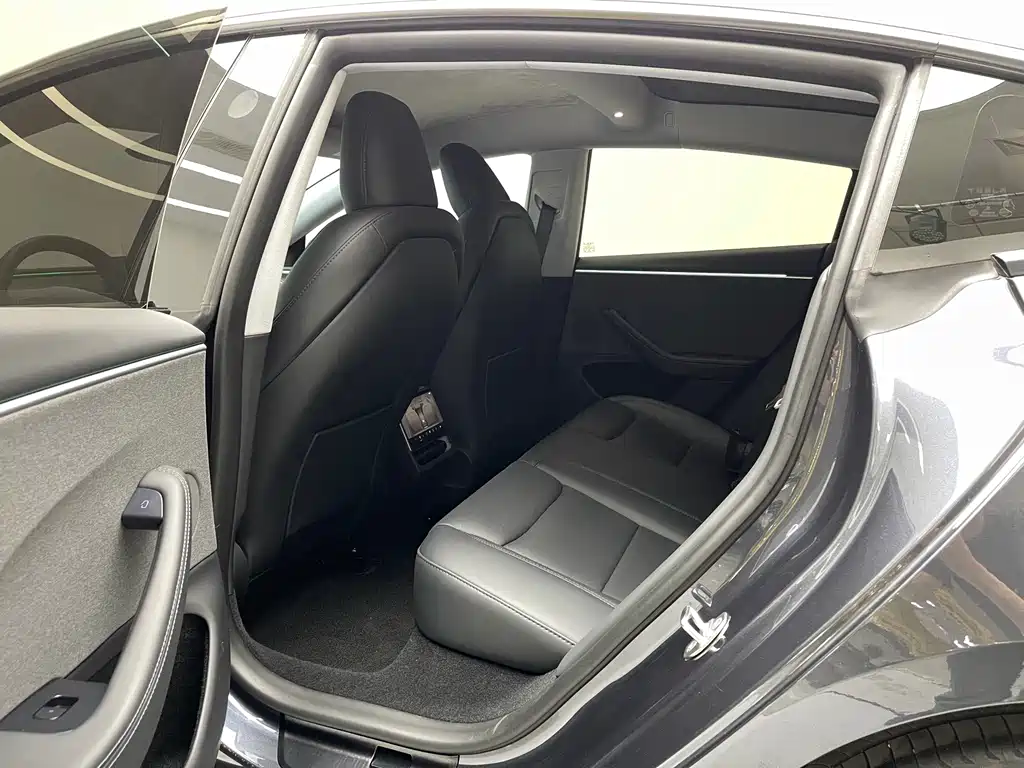 Tesla Model 3 — фото 6