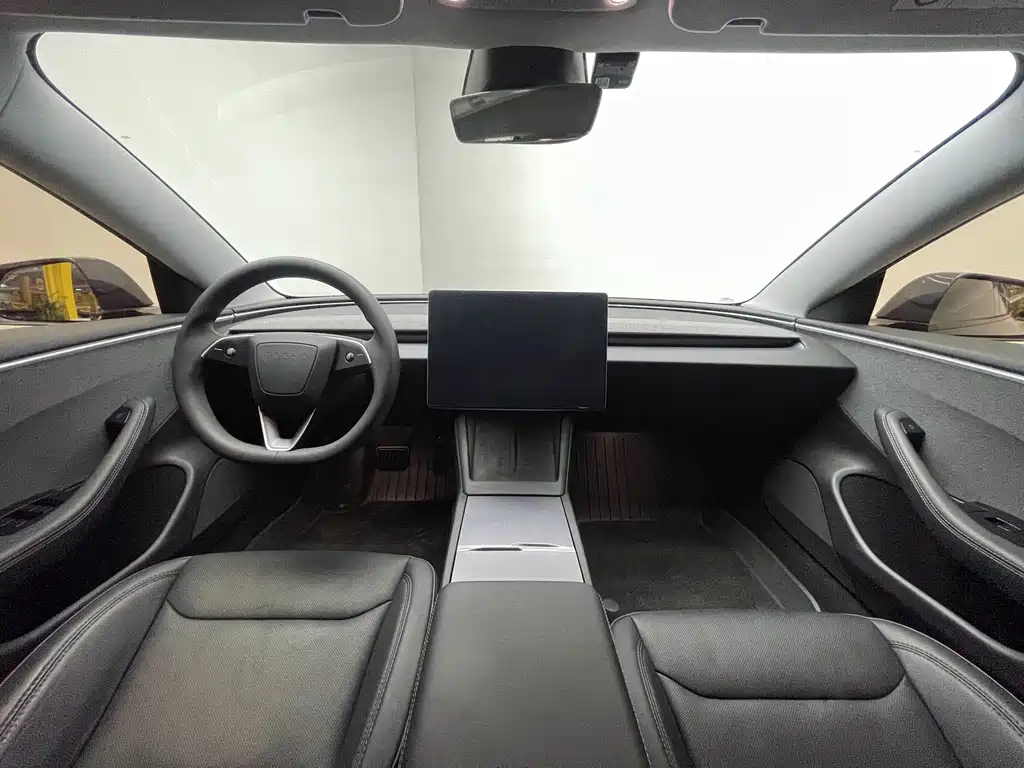 Tesla Model 3 — фото 8