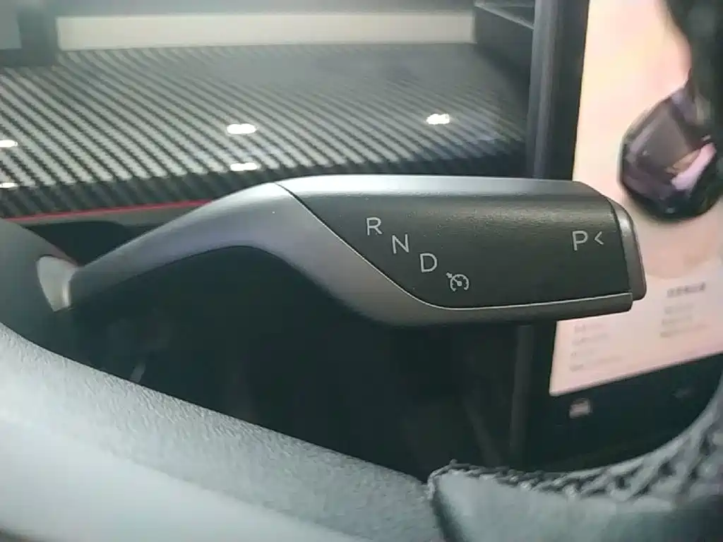 Tesla Model Y — фото 14