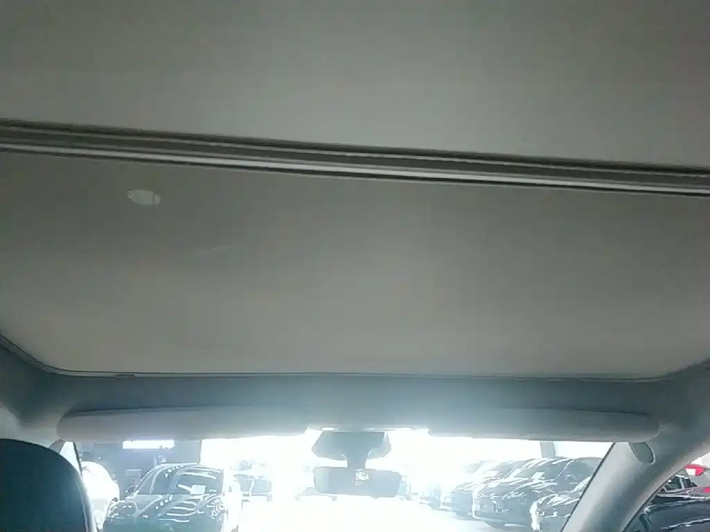 Tesla Model Y — фото 18