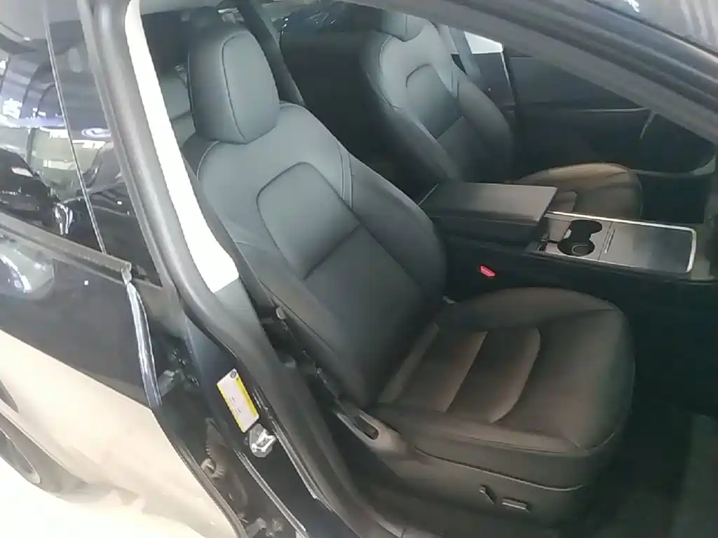 Tesla Model Y — фото 25