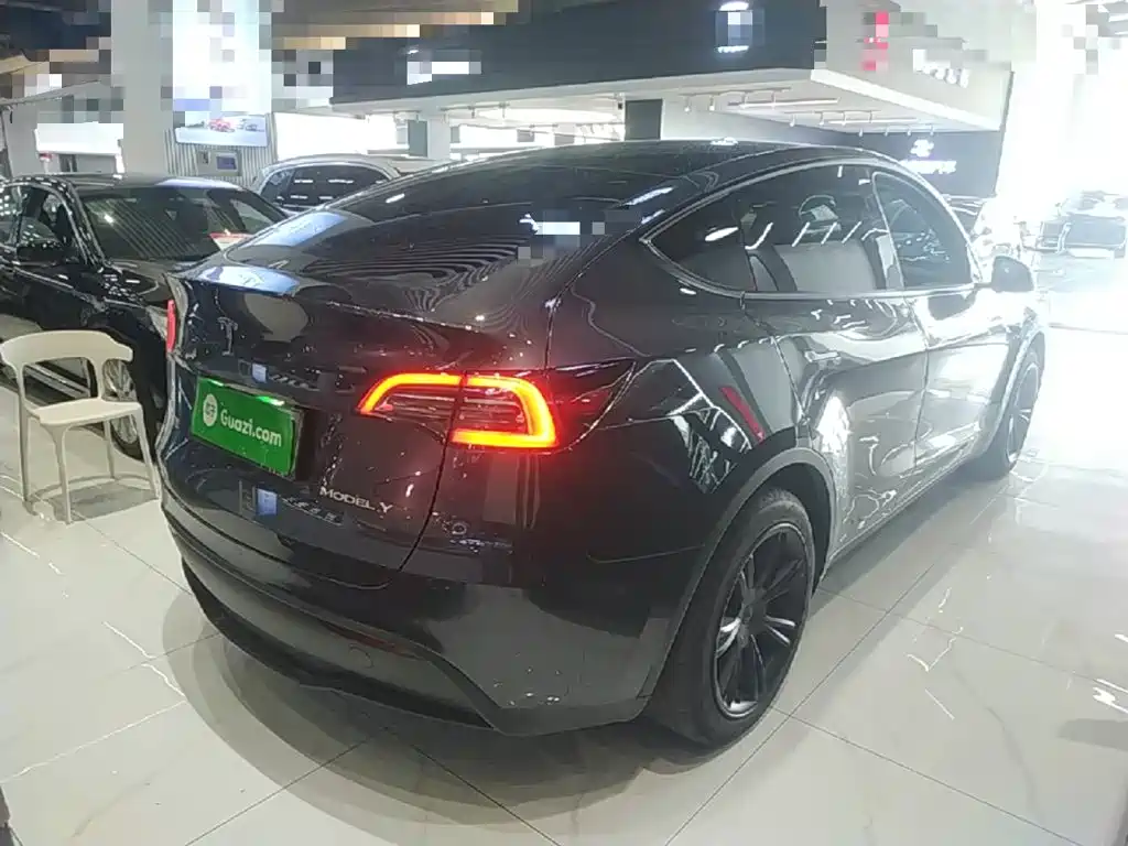 Tesla Model Y — фото 7