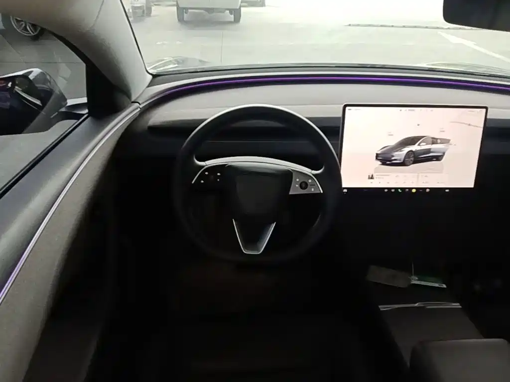 Tesla Model 3 — фото 11