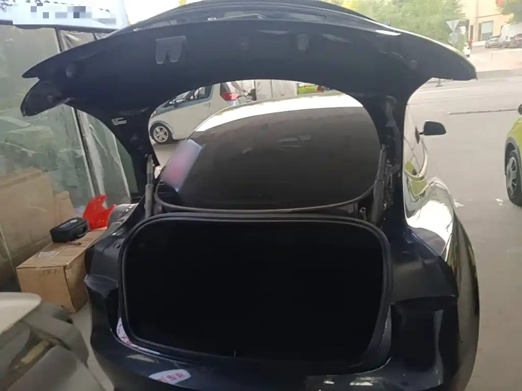 Tesla Model 3 — фото 19