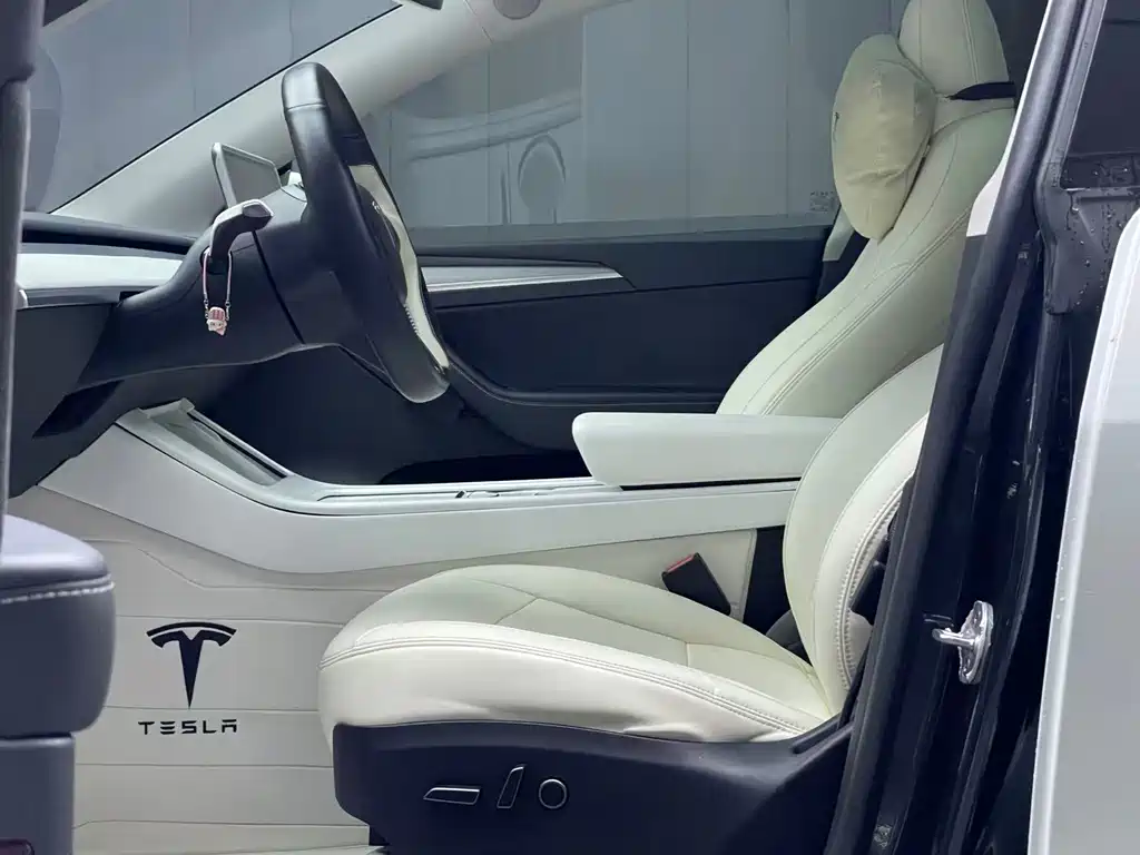 Tesla Model Y — фото 9