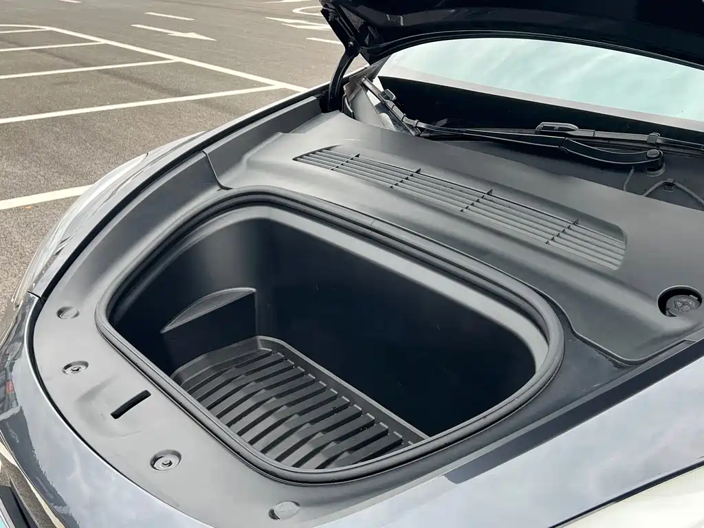 Tesla Model Y — фото 14