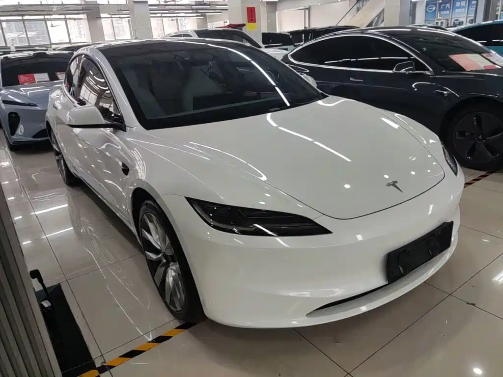 Tesla Model 3 — фото 4
