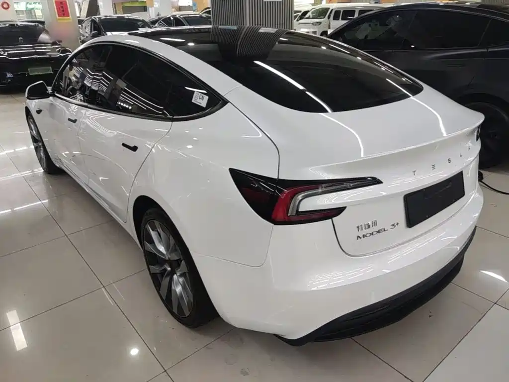 Tesla Model 3 — фото 5