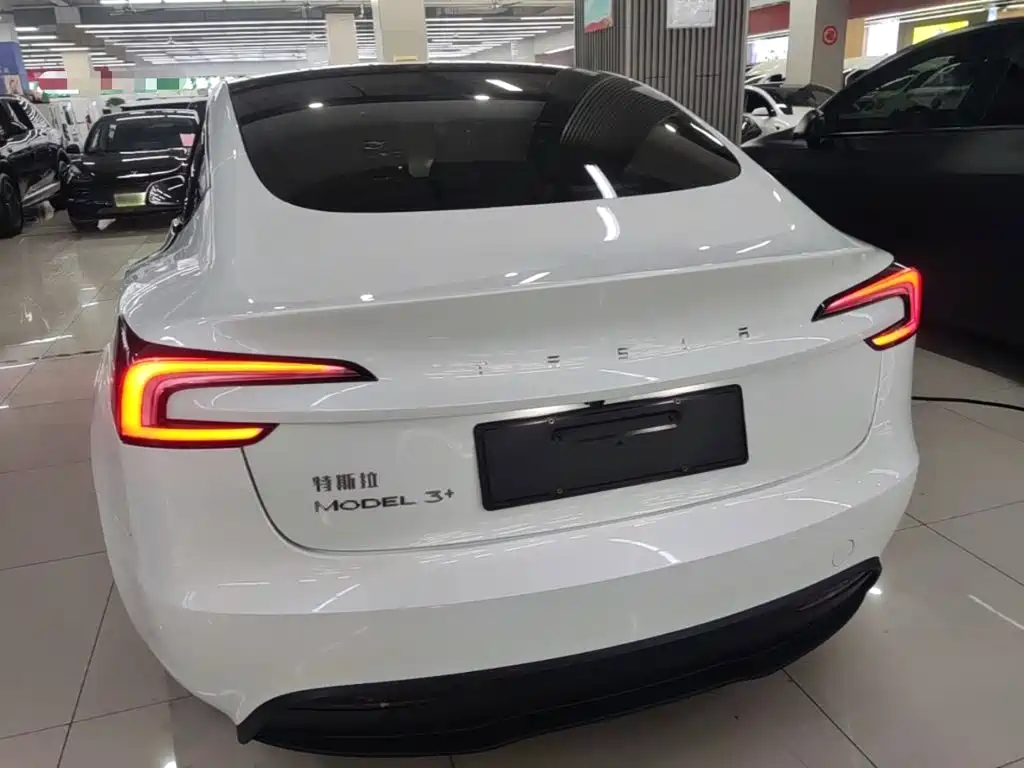Tesla Model 3 — фото 6