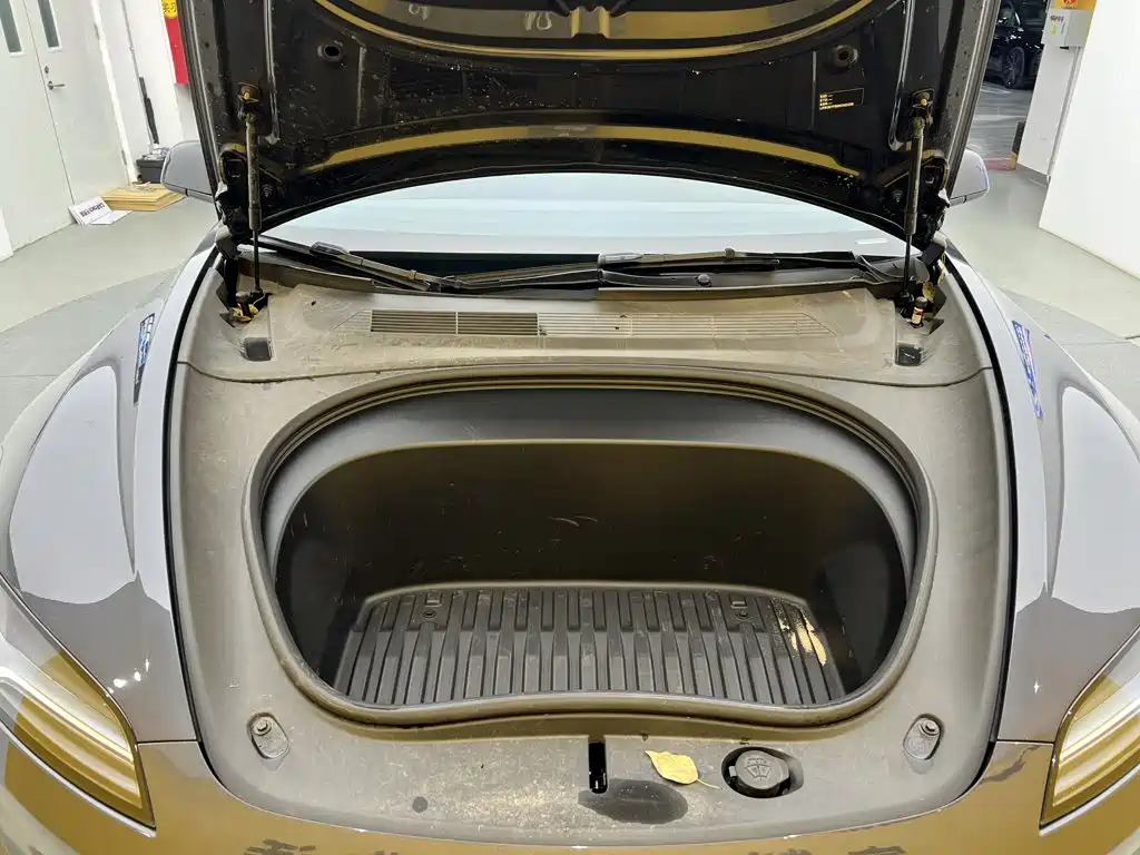 Tesla Model 3 — фото 11