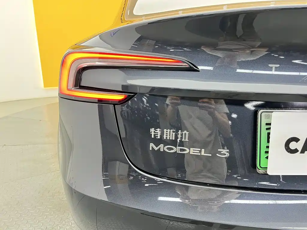 Tesla Model 3 — фото 9