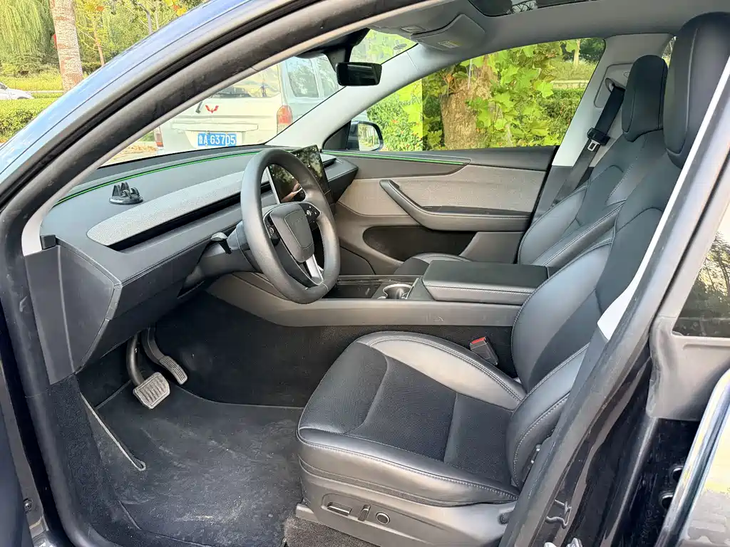 Tesla Model Y — фото 9