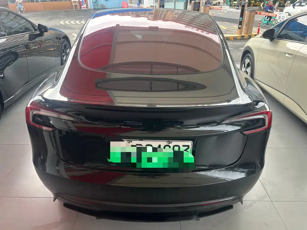 Tesla Model 3 — фото 8