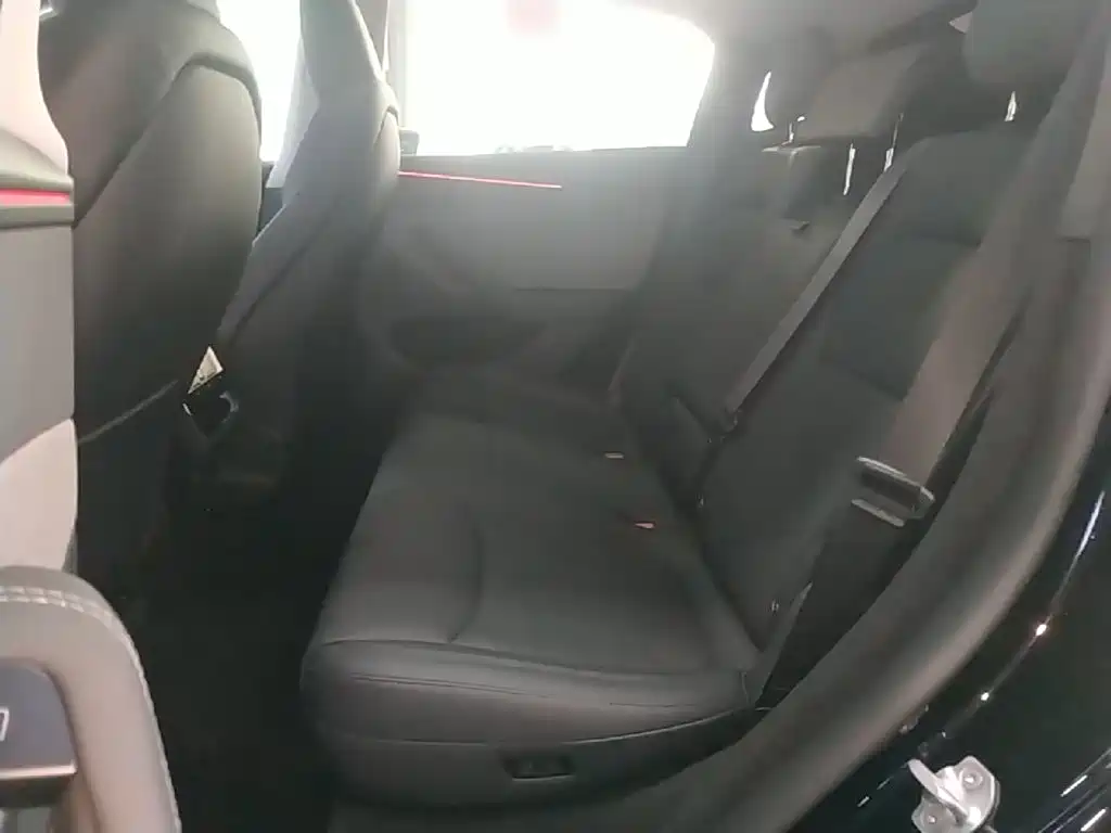 Tesla Model Y — фото 17