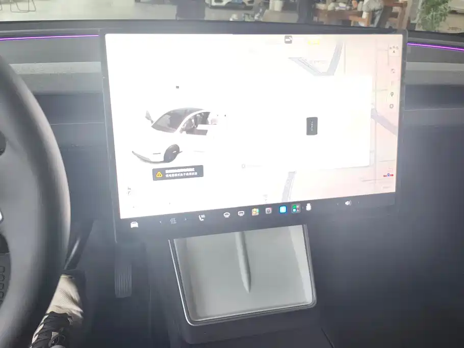 Tesla Model Y — фото 13