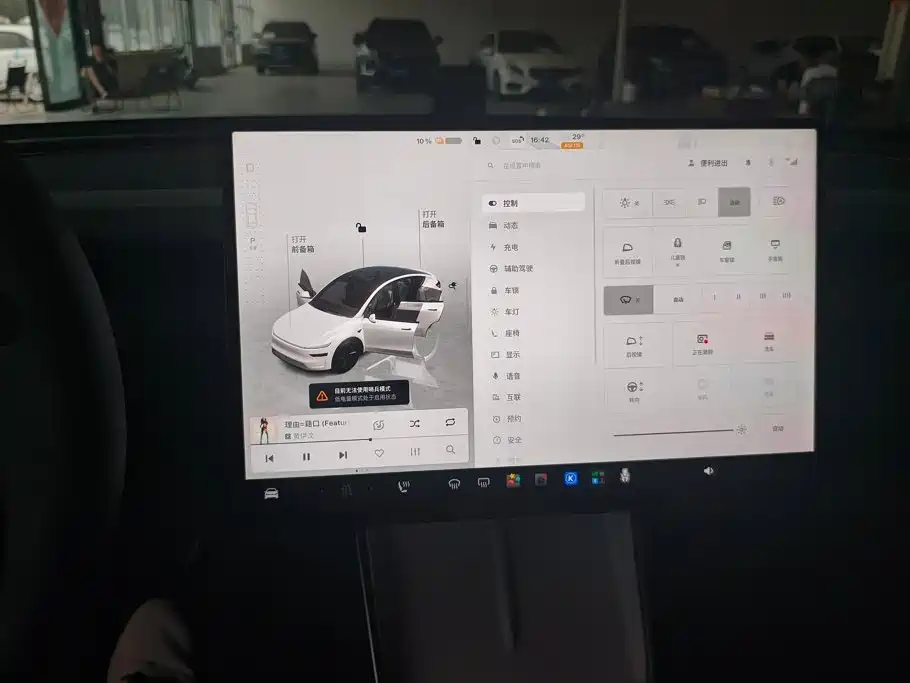 Tesla Model Y — фото 14