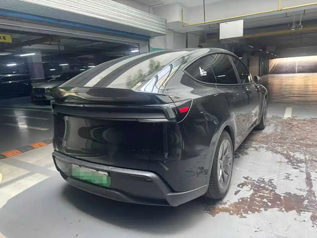 Tesla Model Y L — фото 6