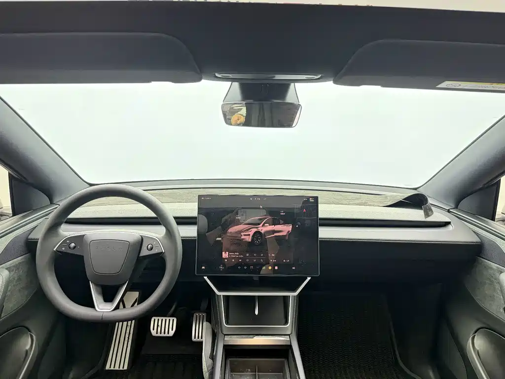 Tesla Model Y L — фото 2
