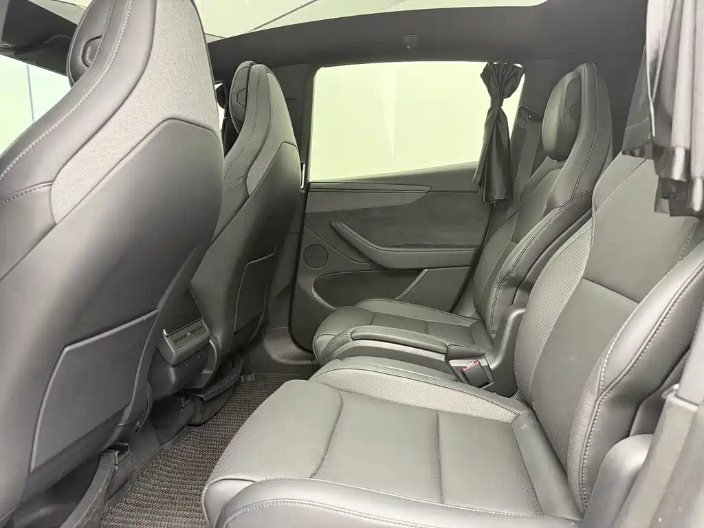 Tesla Model Y L — фото 4