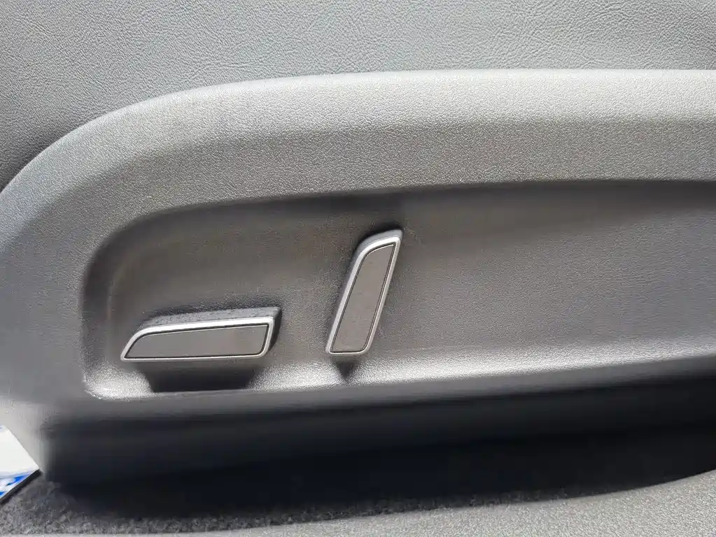Tesla Model Y L — фото 14