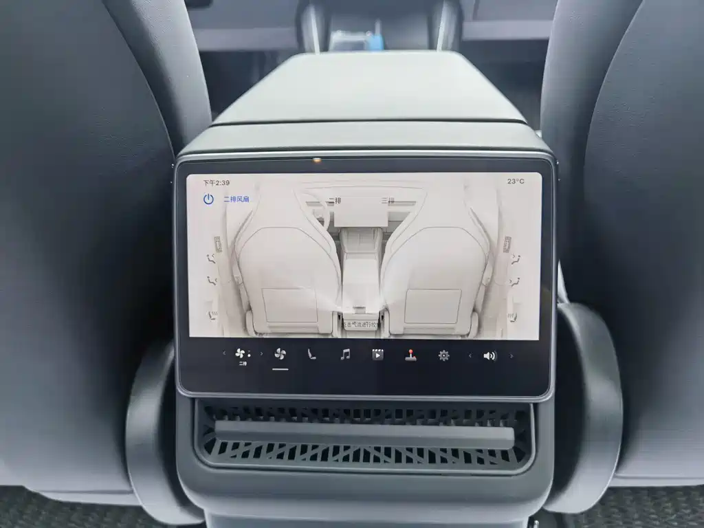 Tesla Model Y L — фото 18